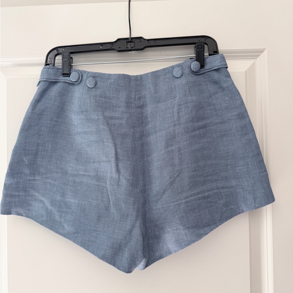 These are the POSSE 'Thea' linen shorts in a steel blue mélange finish size M